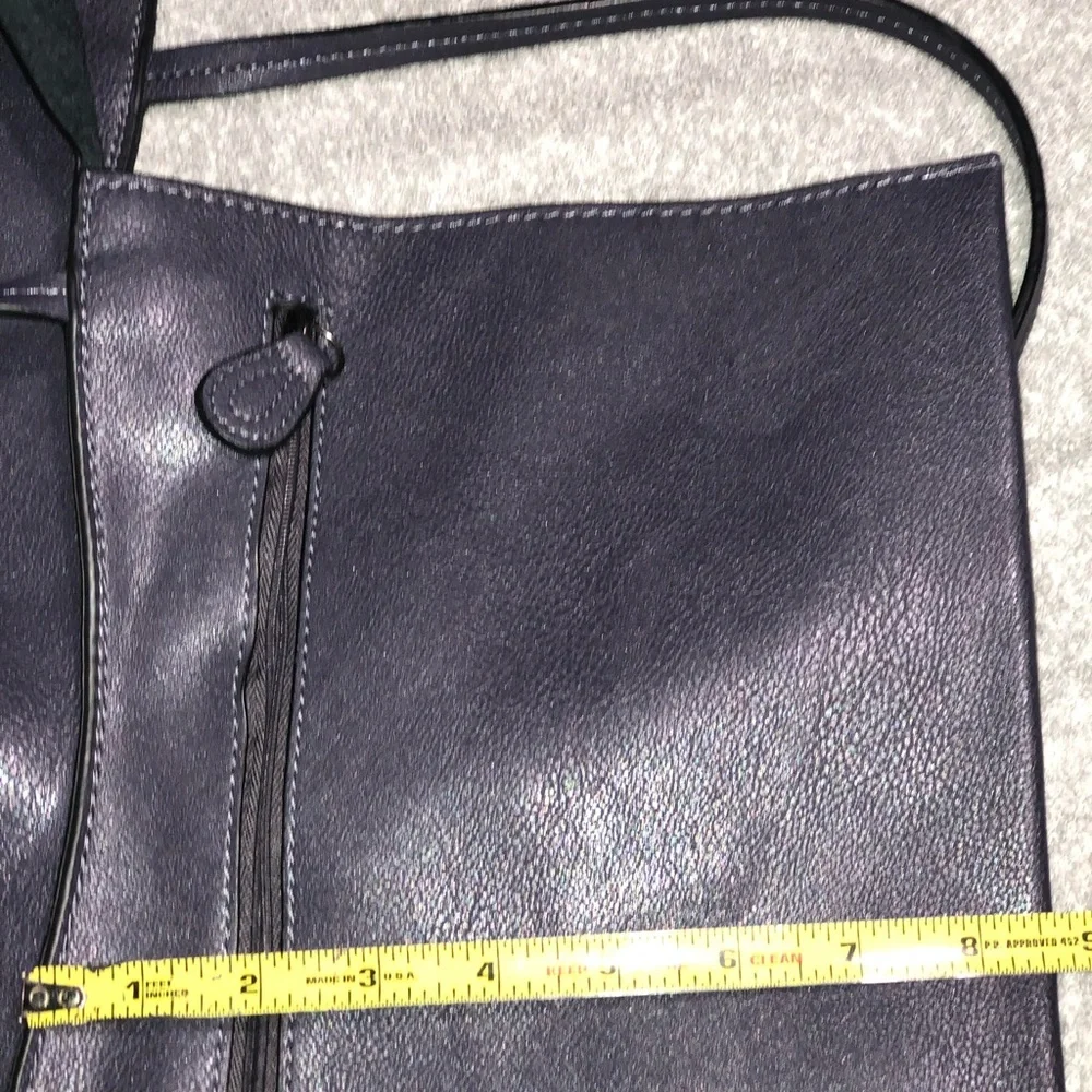 Elegant Blue Leather Tote Bag with Structured Design